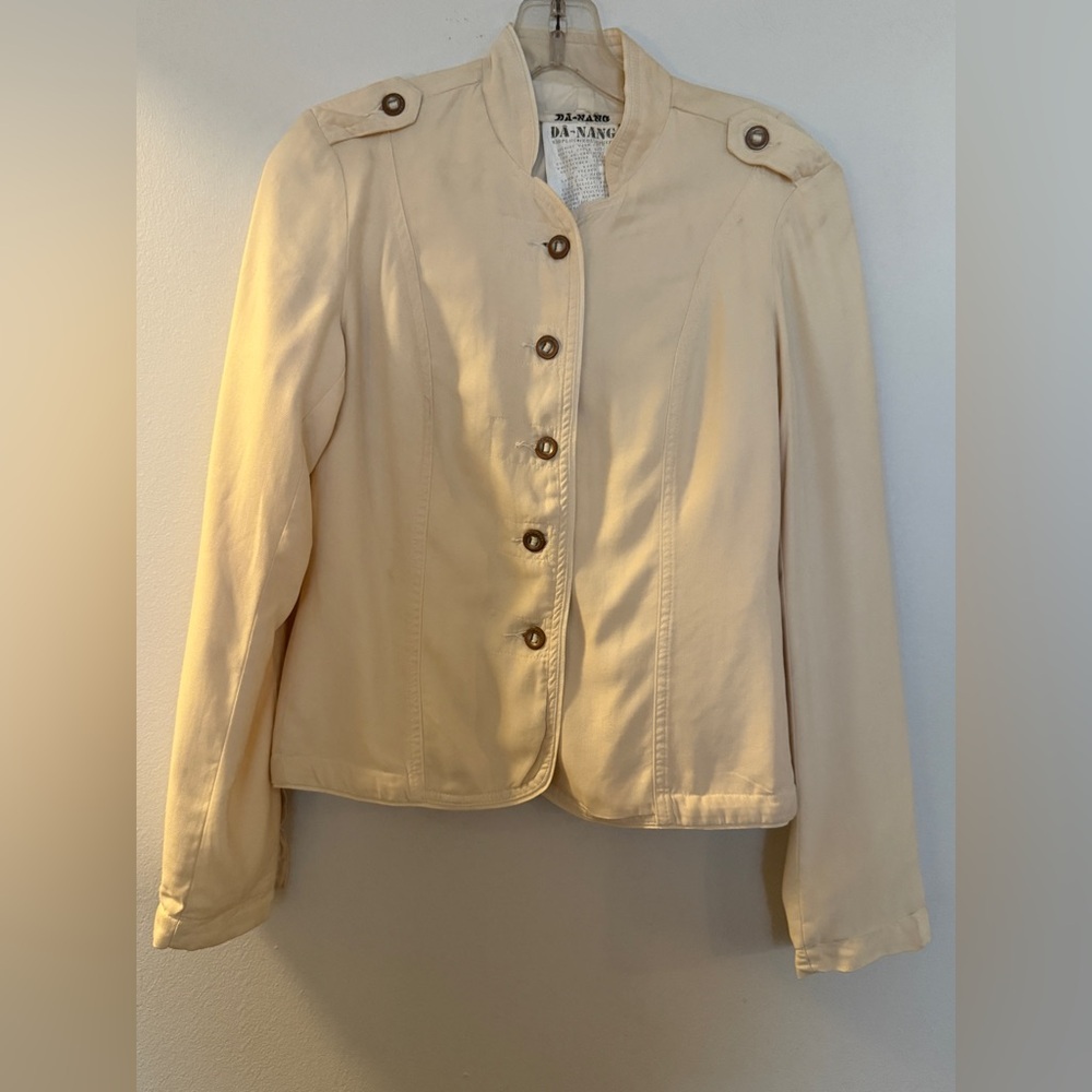 Da-Nang Cream Button-Up Jacket with Floral Embroidery